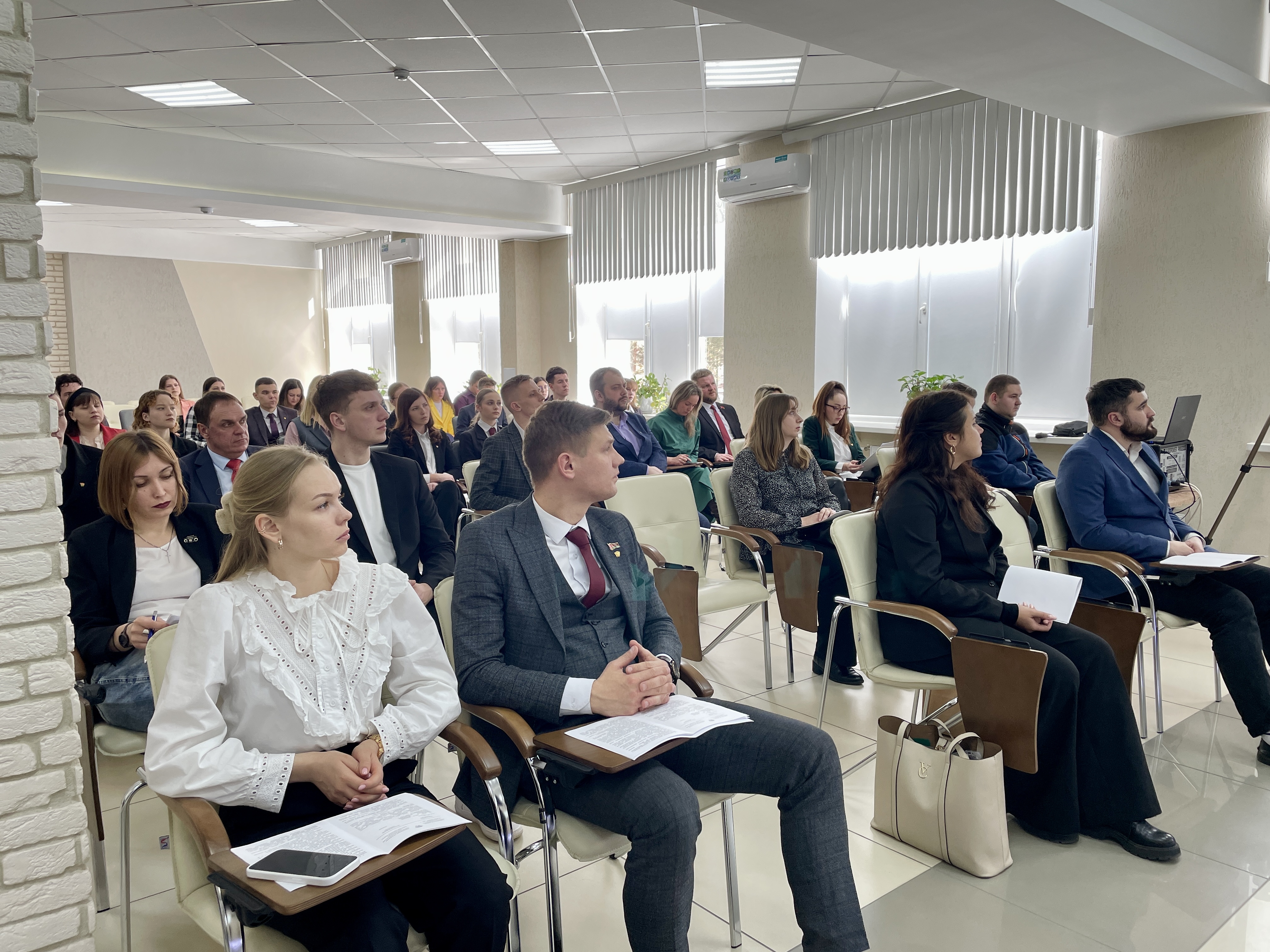 БУДУЩЕЕ РОДИНЫ СТРОИТЬ МОЛОДЫМ!