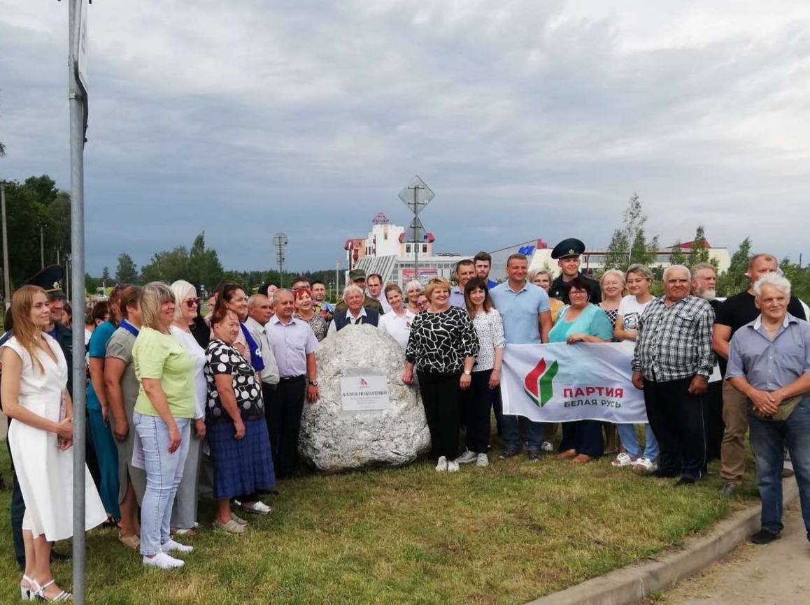 Филиал "Витебскводоканал" принял участие в посадке деревьев в аллее Поколений г. Городок